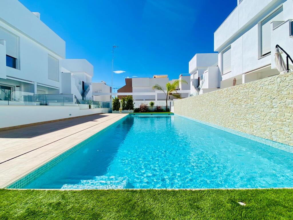 Foto complejo residencial de bungalows de obra nueva en pilar de la horadada