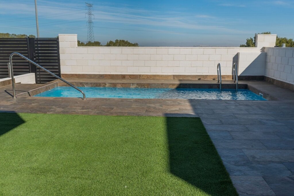 villa contemporanea junto a campo de golf foto grande (3)