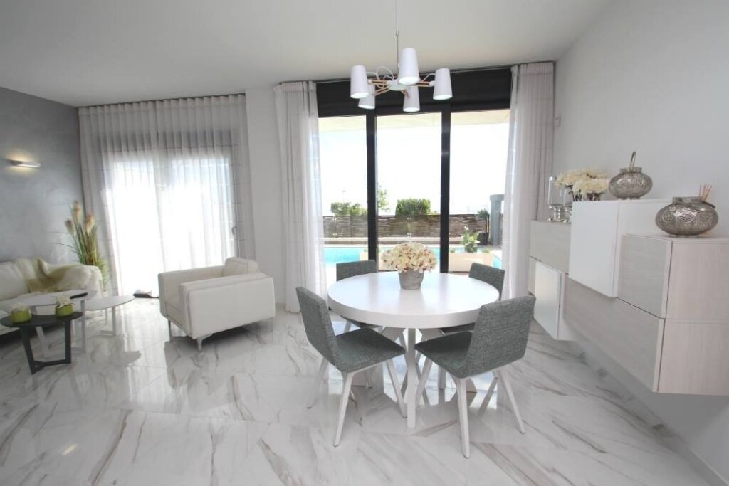 residencial de villas de obra nueva en san miguel de salinas foto grande (3)