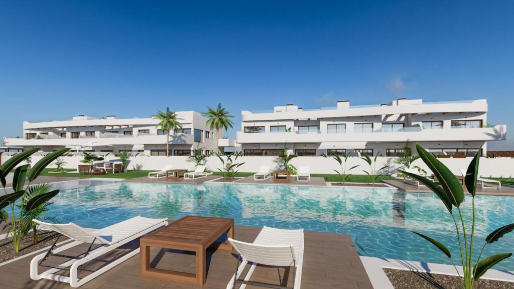 Complejo Residencial de Obra Nueva en Los Alcázares Cerca de Serena Golf y del Mar Menor