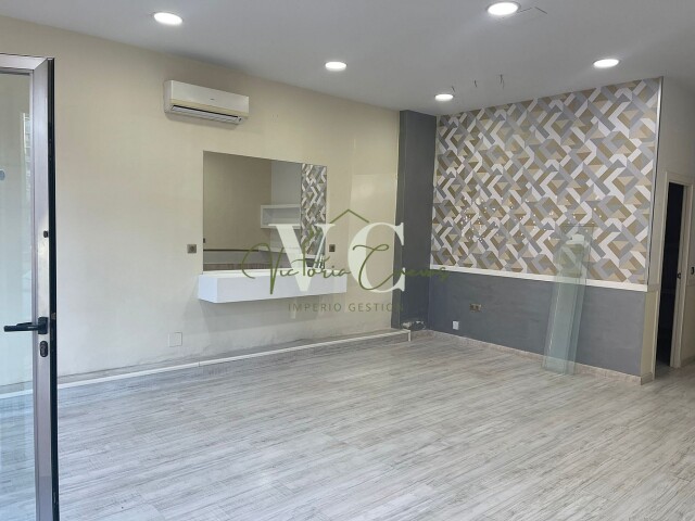 Foto local comercial en alquiler en vélez malaga málaga