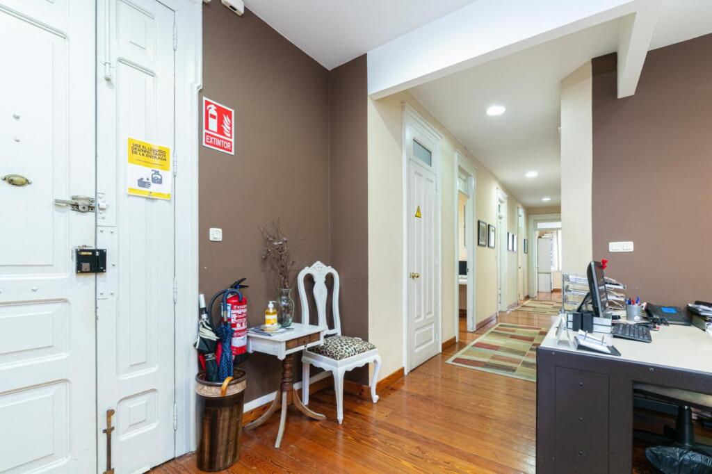 amplias oficinas en venta, rúa urzaiz, vigo foto grande (2)
