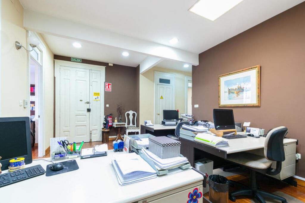 amplias oficinas en venta, rúa urzaiz, vigo foto grande (3)
