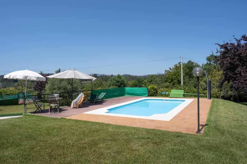 espectacular casa con piscina, pista de tenis, gimnasio y asador en salvaterra de miño foto grande (2)