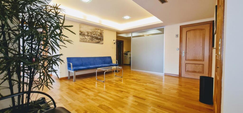 oportunidad de inversión en rentabilidad amplias oficinas en venta, en rúa colón. excelentes vistas foto grande (3)
