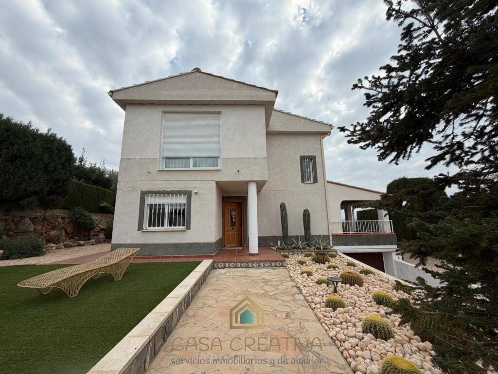 ESPECTACULAR CHALET REFORMADO A ESTRENAR EN URBANIZACIÓN VALLE DEL TURIA – BENAGUASIL