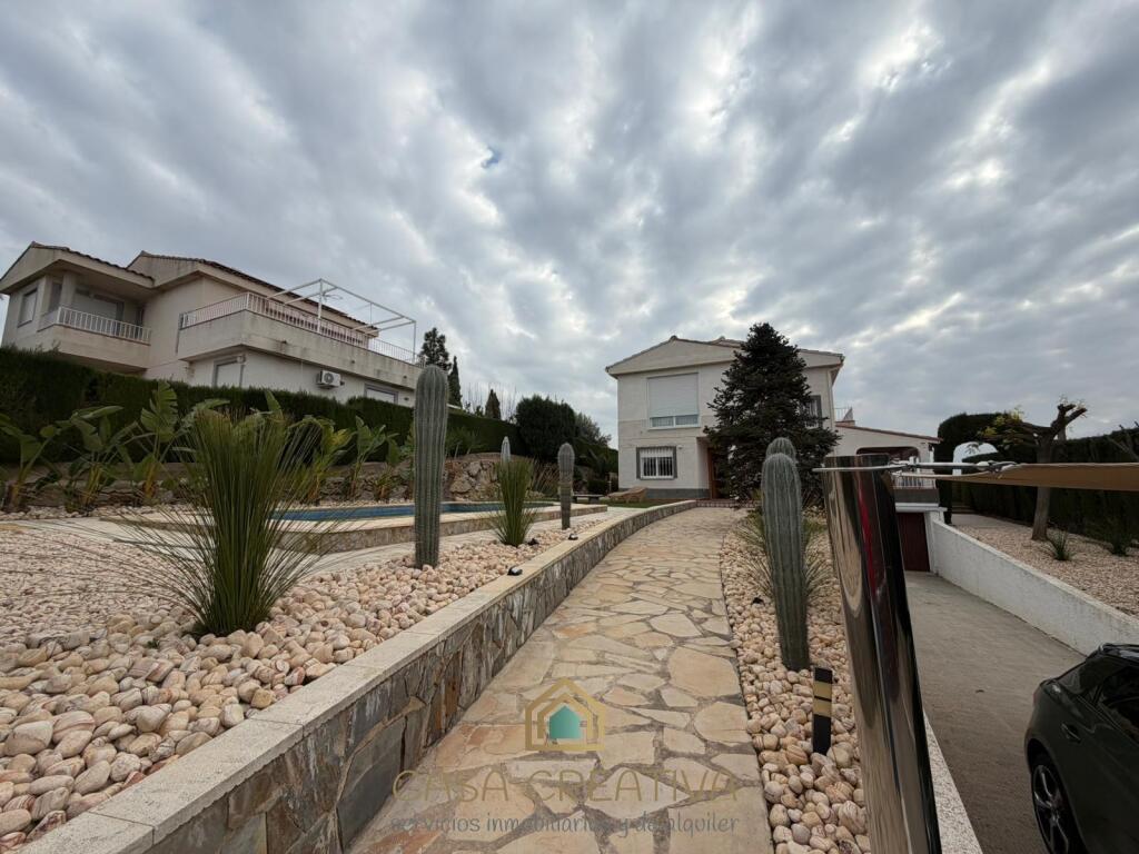 ESPECTACULAR CHALET REFORMADO A ESTRENAR EN URBANIZACIÓN VALLE DEL TURIA – BENAGUASIL