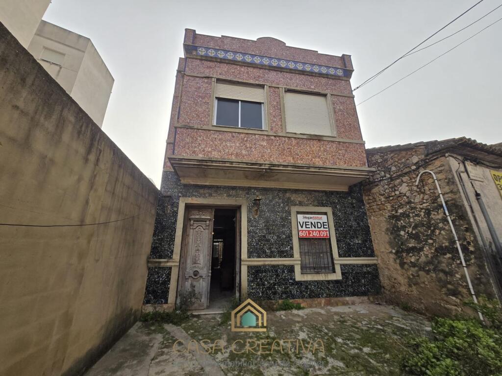 CASA EN VENTA EN FAVARA – GRAN POTENCIAL PARA REFORMA
