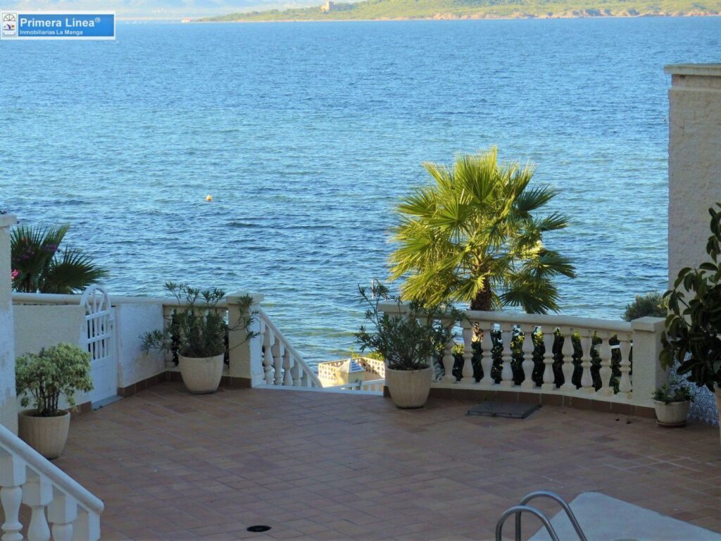 Foto adosado de 3 dormitorios con vistas en la manga