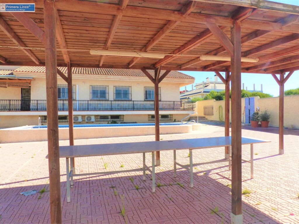 venta de chalet de 816 m2 de parcela y piscina en mar de cristal foto grande (3)