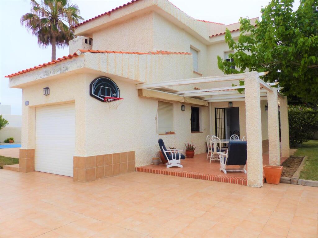 Foto venta de chalet de 7 dormitorios en la manga cerca del mar mediterráneo