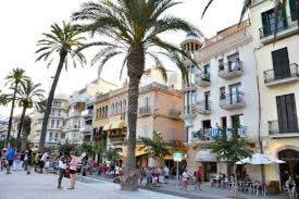 Foto local en venta o alquiler en el passeig de la ribera (paseo marítimo), de sitges