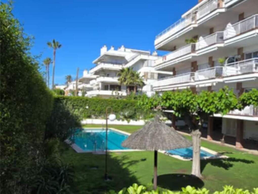 Foto piso en el paseo marítimo de sitges.