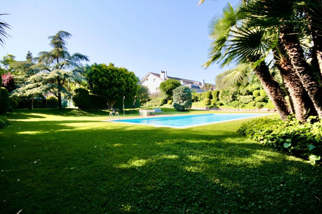 casa en pedralbes con vistas al mar, de 650m2aprox.,jardín privado y zona comunitaria con piscina. foto grande (3)