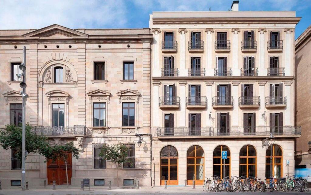 maravilloso local en el corazón de ciutat vella, en imponente palacete neoclásico foto grande (3)