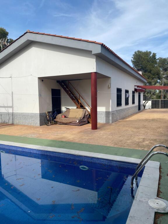venta casa independiente con piscina foto grande (2)