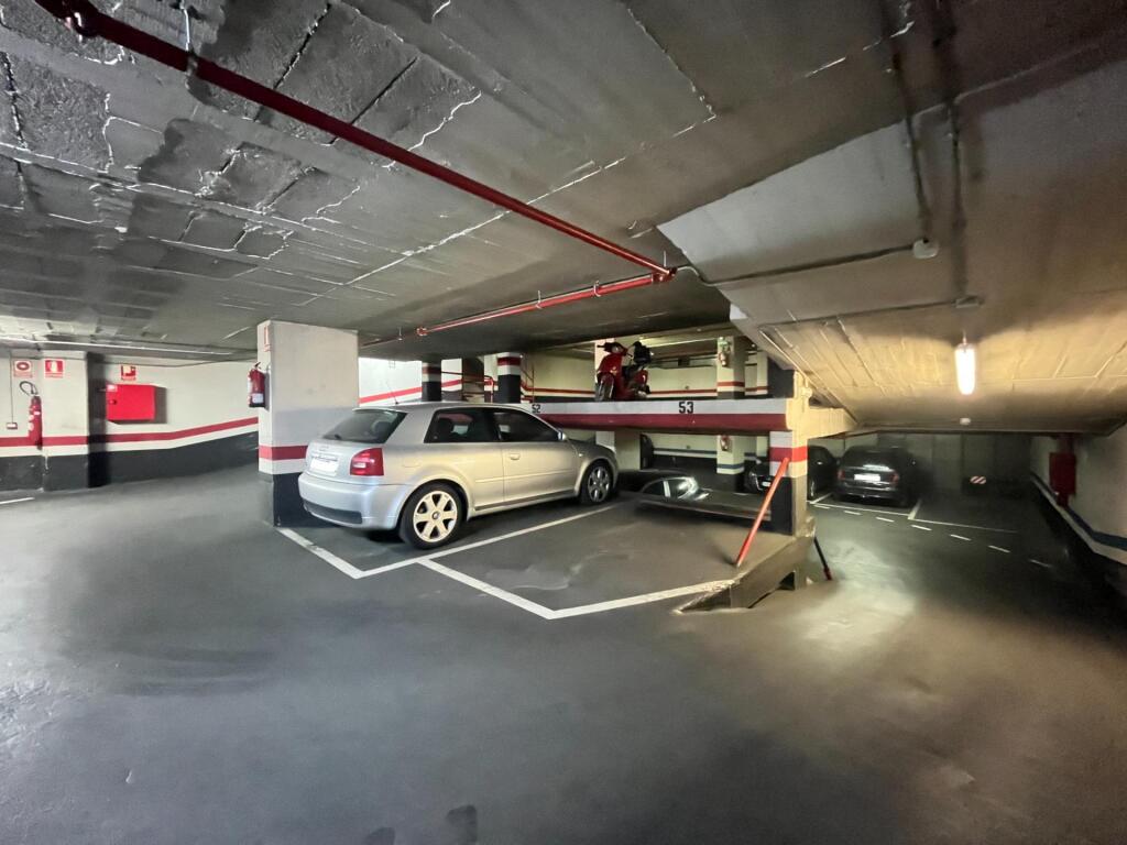 plazas de parking en el centro de barcelona foto grande (2)