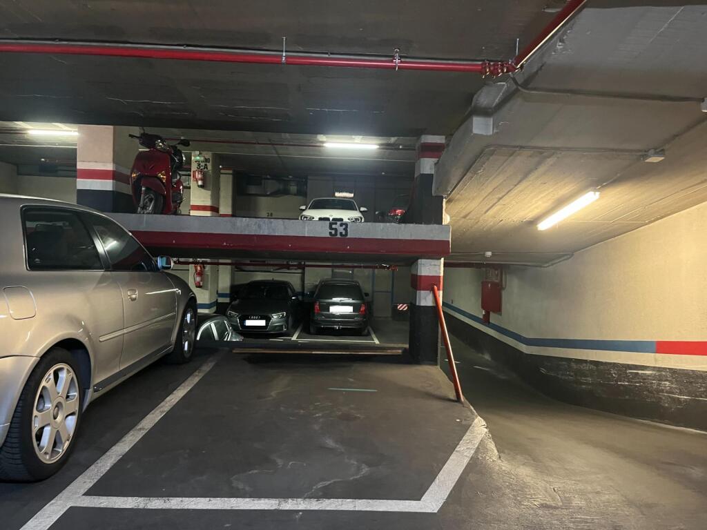 plazas de parking en el centro de barcelona foto grande (3)
