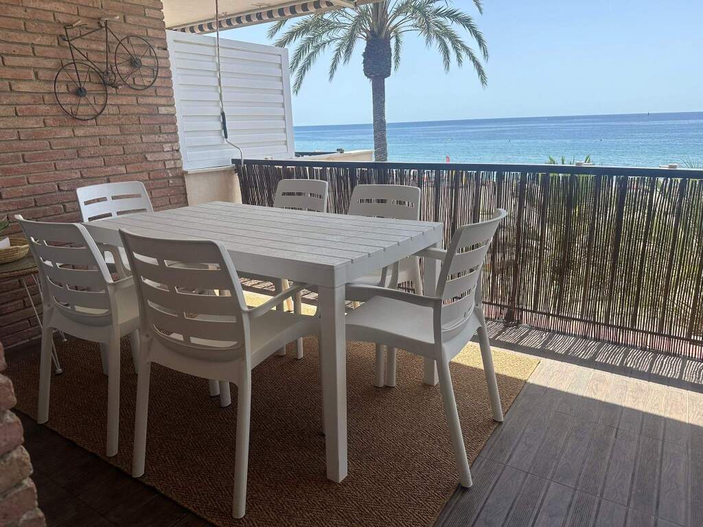 julio y/o agosto. ático dúplex en primera línea de mar en les botigues de sitges - alquiler temporal foto grande (2)