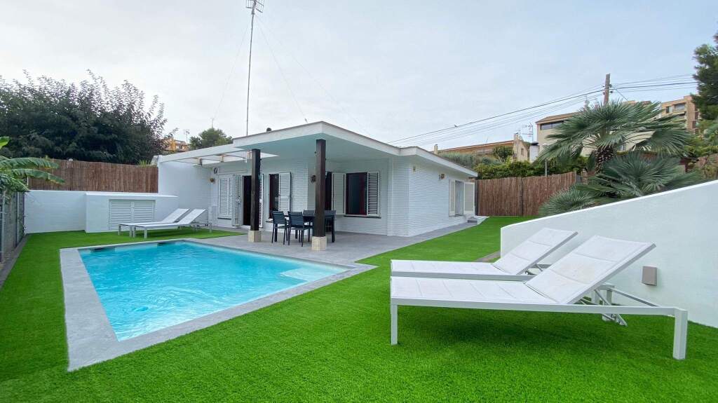 Foto preciosa casita con jardín y piscina privados en vallpineda