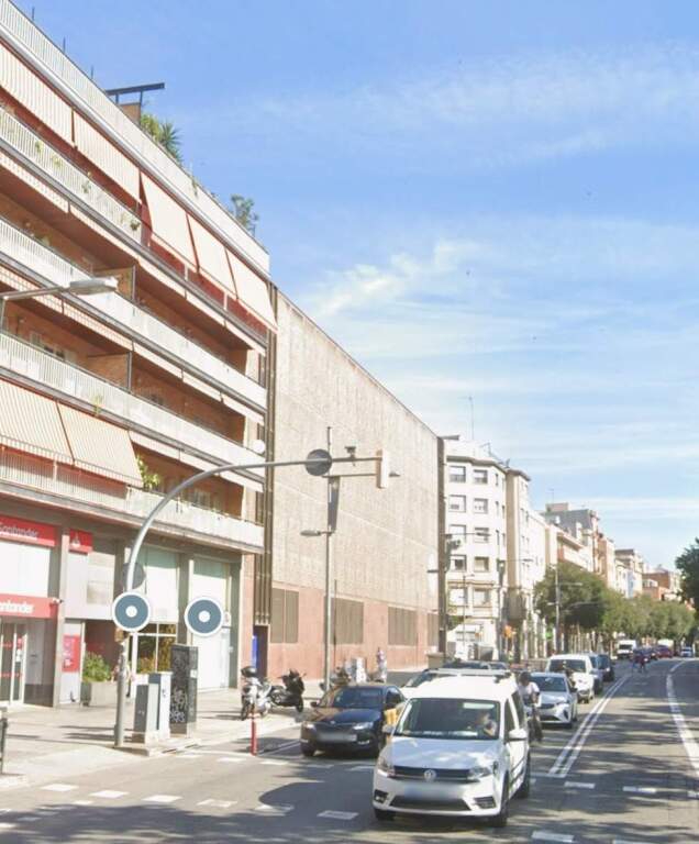 local comercial con amplio escaparate en el passeig maragall. foto grande (2)