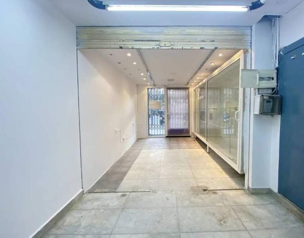 local comercial con amplio escaparate en el passeig maragall. foto grande (3)