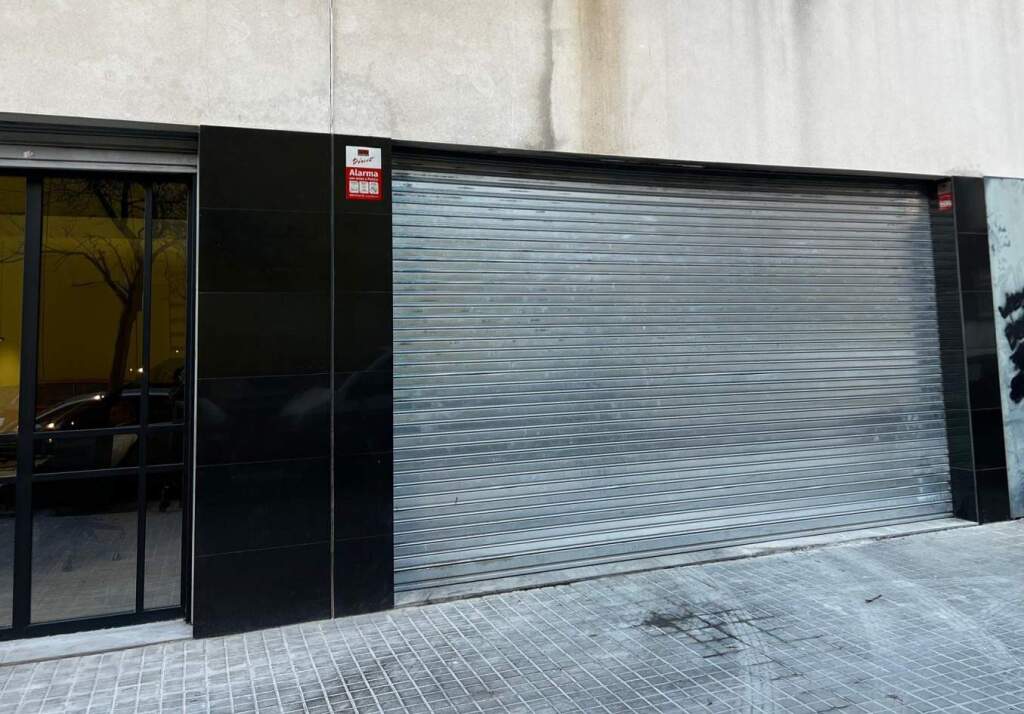 se alquila local comercial en la pau 189 m2 foto grande (2)