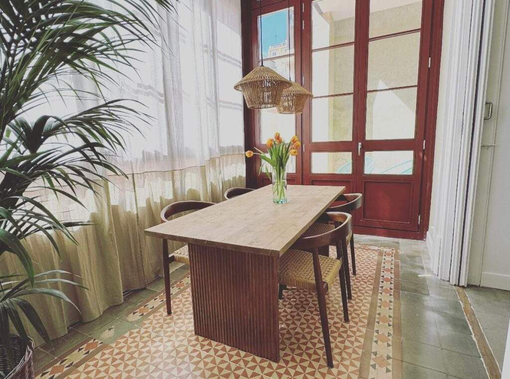 exclusivo piso de lujo con preciosa terraza, en finca regia de la calle aribau. foto grande (2)