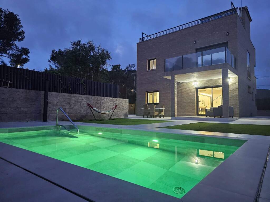 exclusiva casa en canyelles foto grande (2)