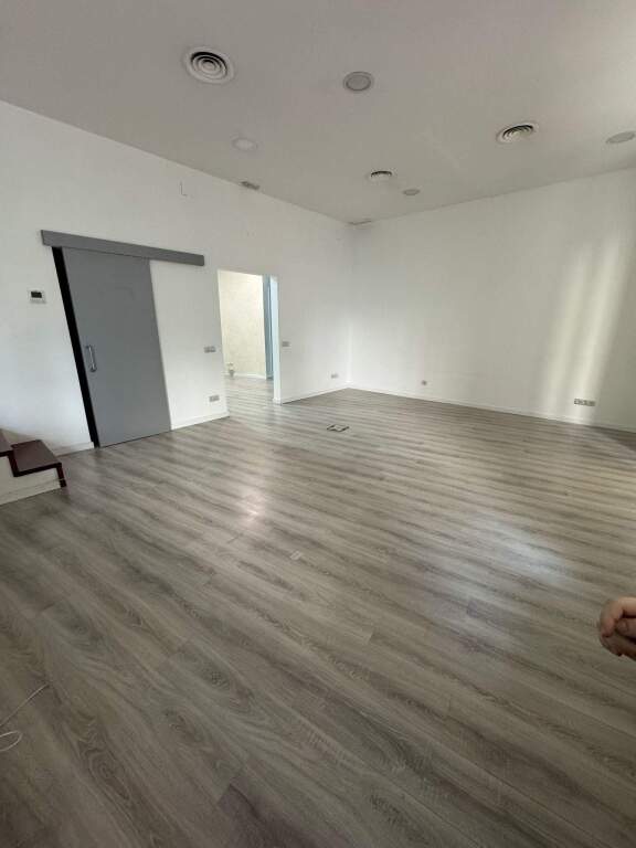 oficina reformada en alquiler – fontanella / plaça catalunya foto grande (2)