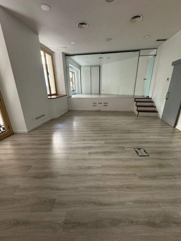 oficina reformada en alquiler – fontanella / plaça catalunya foto grande (3)