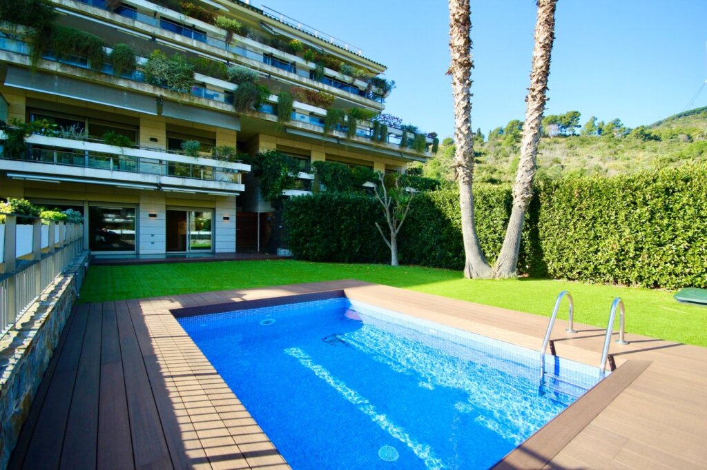 Foto preciosa planta baja dúplex 180m² más jardín y piscina privada, en exclusivo complejo torre vilana