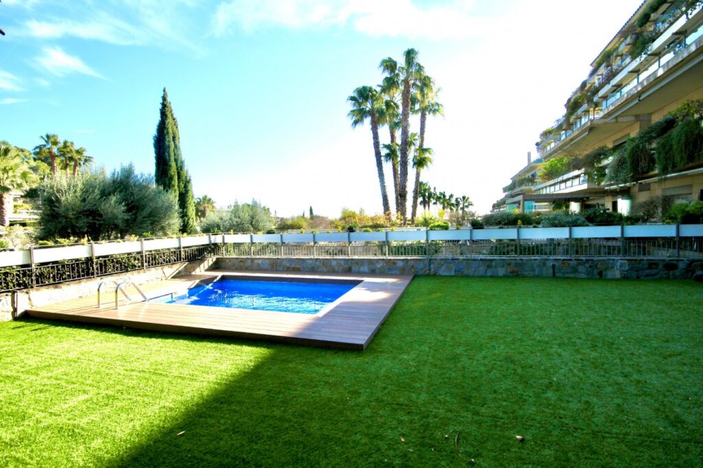 preciosa planta baja dúplex 180m² más jardín y piscina privada, en exclusivo complejo torre vilana foto grande (3)