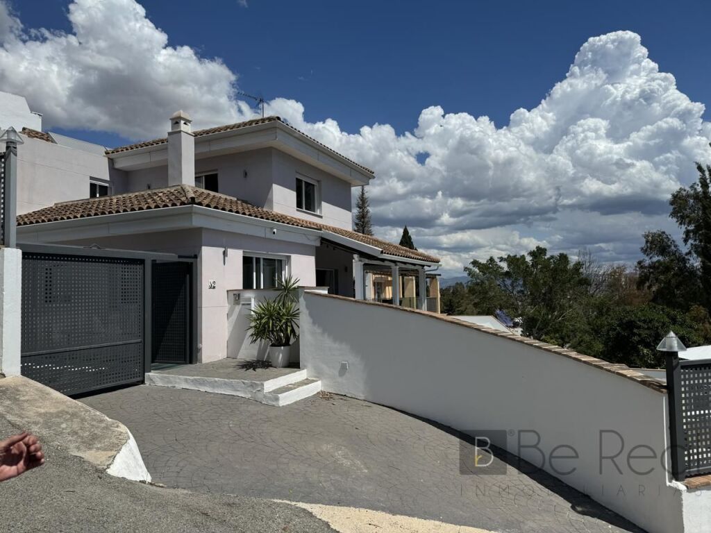 espectacular chalet con vistas al mar y piscina de agua caliente en el pinar de torremolinos (málaga). foto grande (3)
