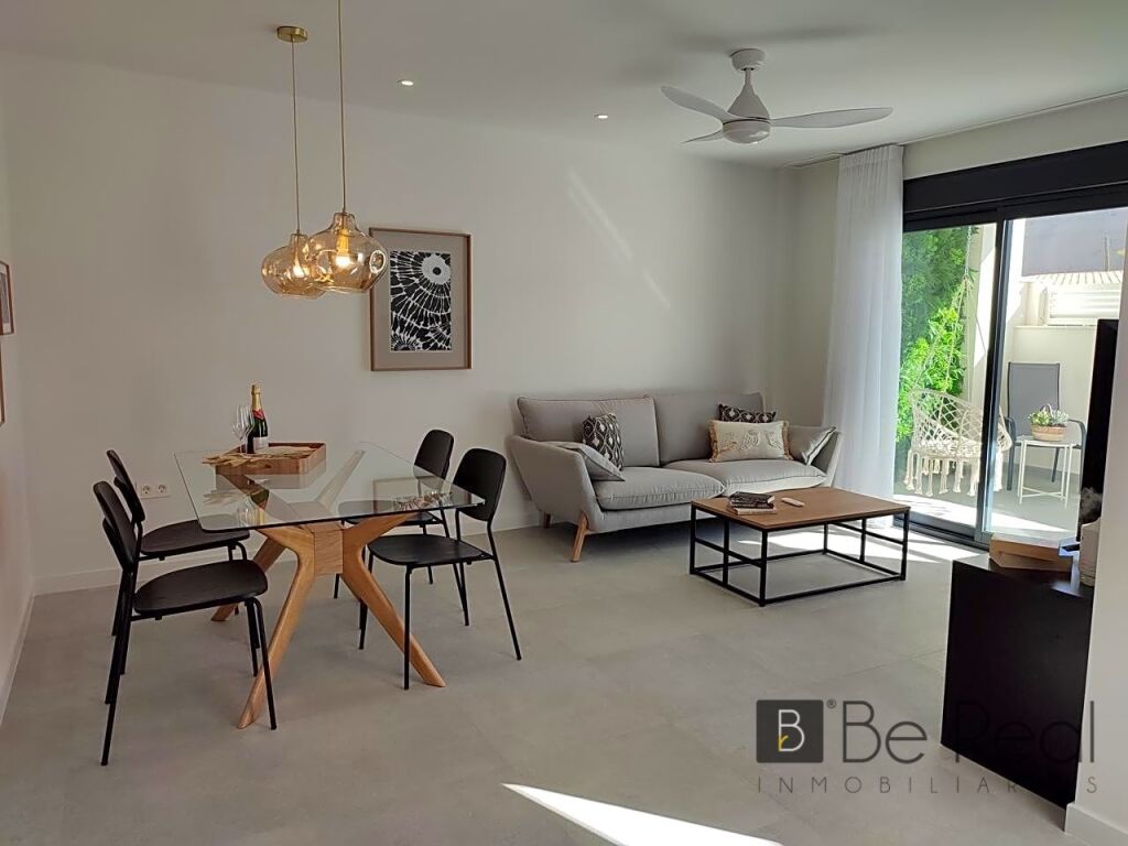 Foto apartamentos de dos habitaciones, terraza, solarium y piscina comunitaria en pilar de la horadada (alicante).