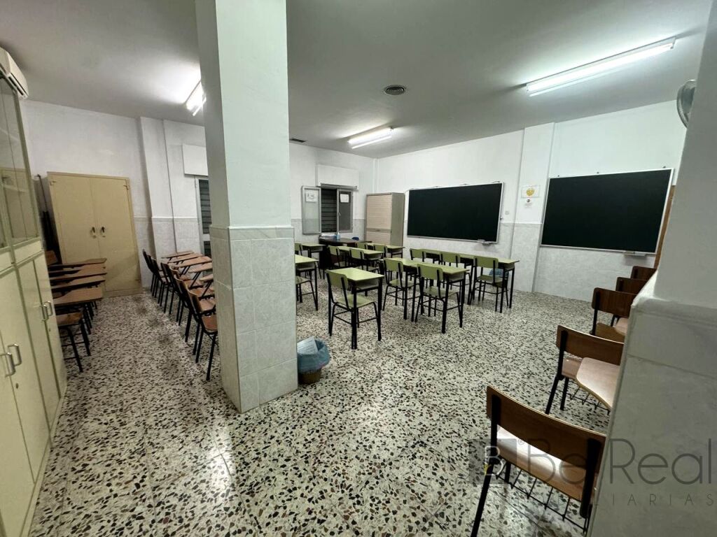 Foto ¡atención inversores! locales con cambio de uso permitido en torremolinos (málaga).