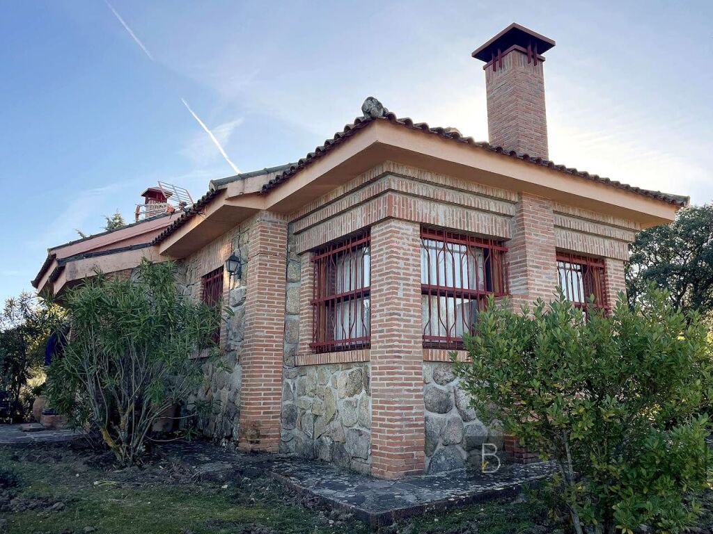 chalet independiente dentro de 51 hectáreas de terreno valdemorillo (madrid). foto grande (3)