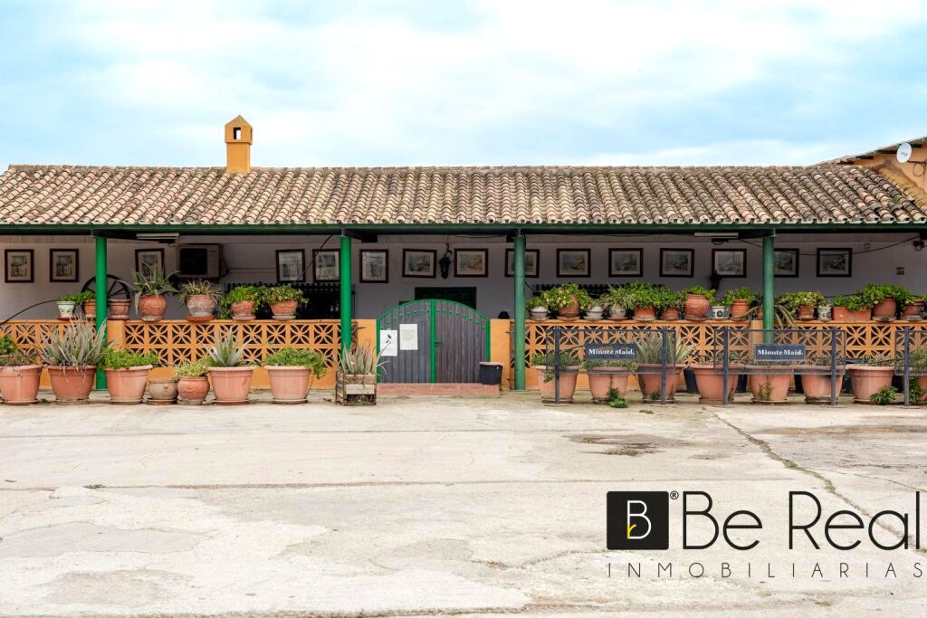 Foto cortijo exclusivo con instalaciones ecuestres y restaurante en un entorno privilegiado
