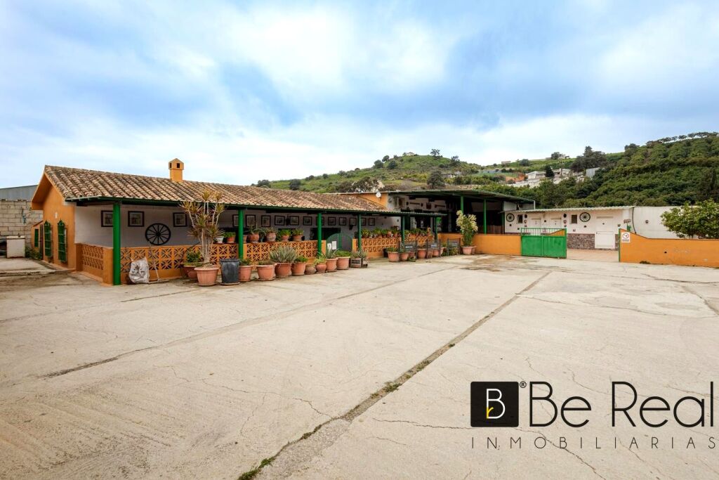 cortijo exclusivo con instalaciones ecuestres y restaurante en un entorno privilegiado foto grande (2)