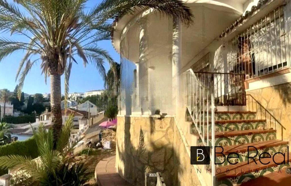 exclusiva villa con vistas panorámicas al mar en urbanización privada en málaga. foto grande (2)