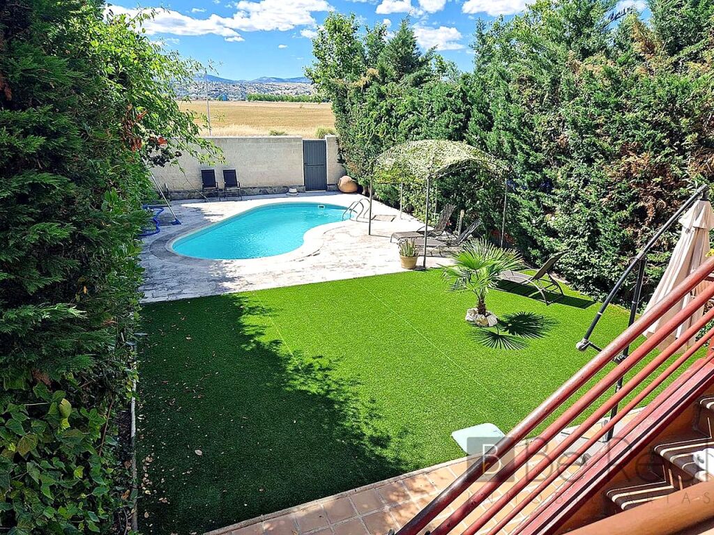 ¡estudiantes! última habitación con pension completa en chalet a compartir con piscina en villanueva de la cañada (madrid). foto grande (3)