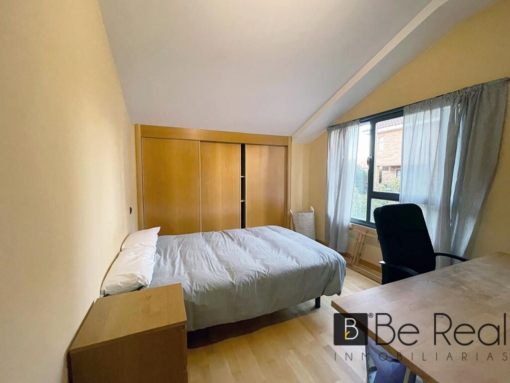 Foto en alquiler habitaciones para chicas estudiantes en villanueva de la cañada (madrid).