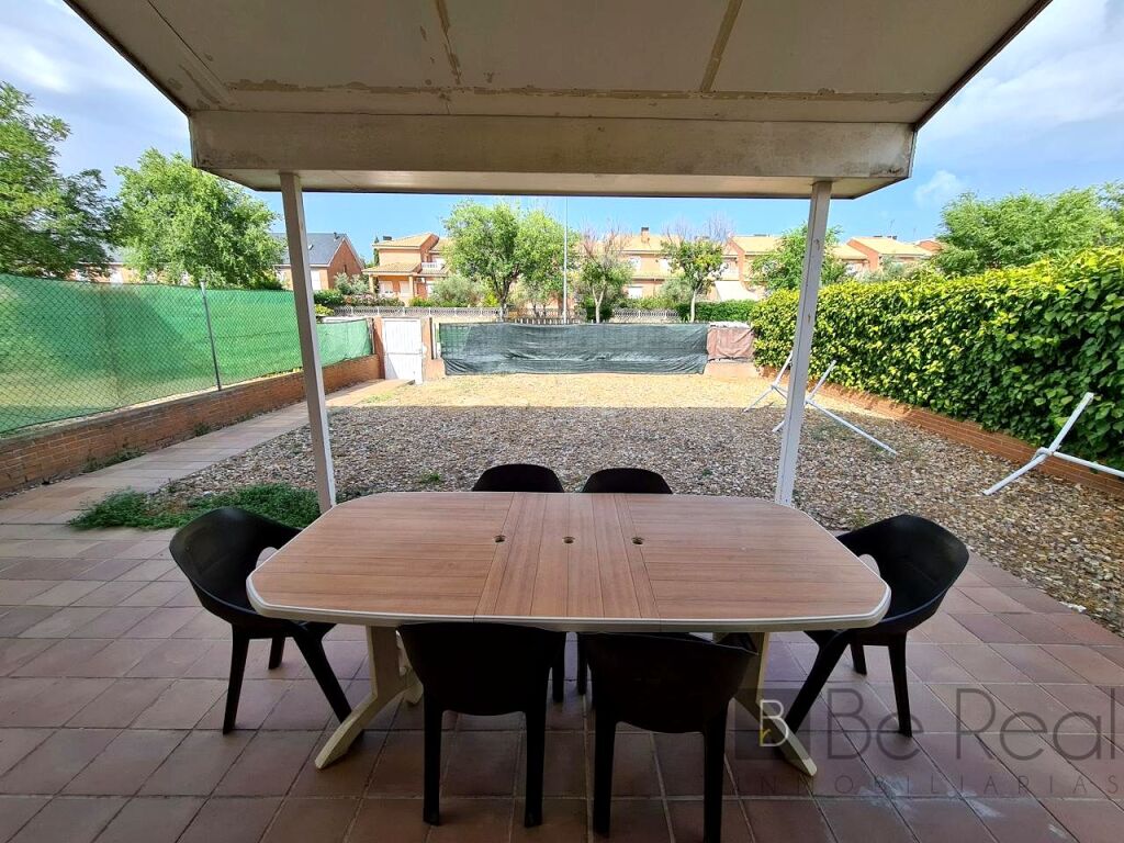 Foto en alquiler para estudiantes última habitación con limpieza y gastos incluidos en villanueva de la cañada (madrid).