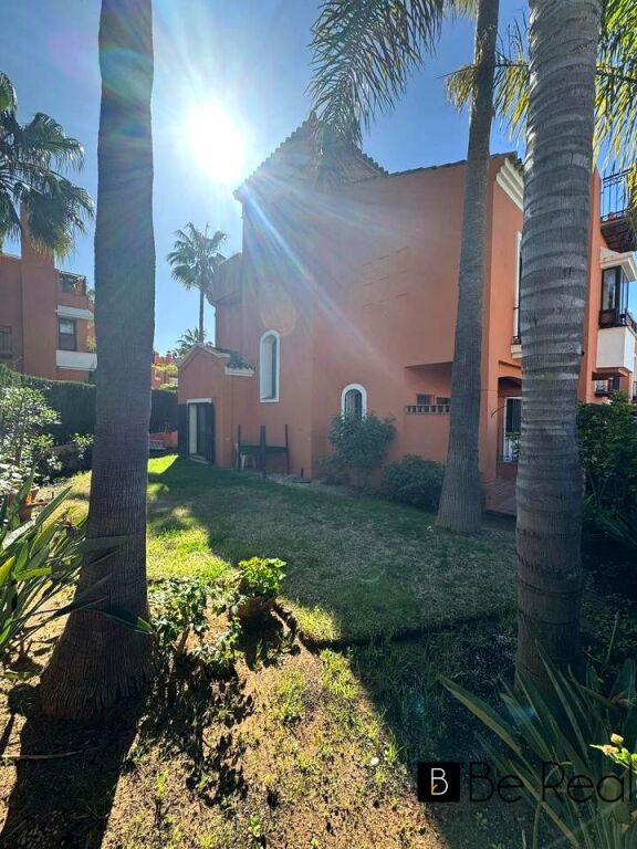 disponible en alquiler de larga estancia casa pareada en marbella (bahía de marbella). foto grande (2)