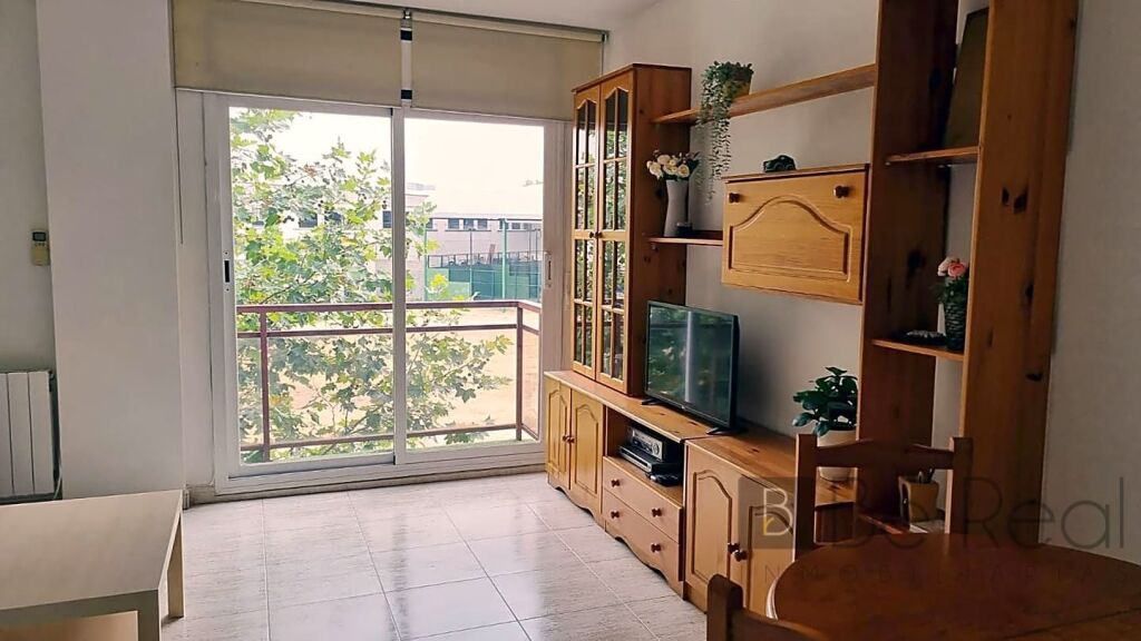 Foto en alquiler a estudiantes, piso con plaza de garaje y trastero en villanueva de la cañada (madrid).