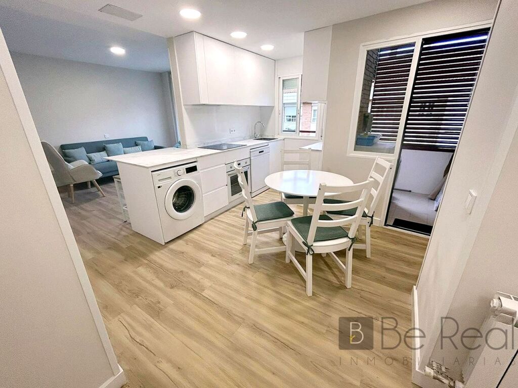 Foto estudiantes! habitaciones en piso de reciente reforma en la calle eras de móstoles de villanueva de la cañada (madrid).
