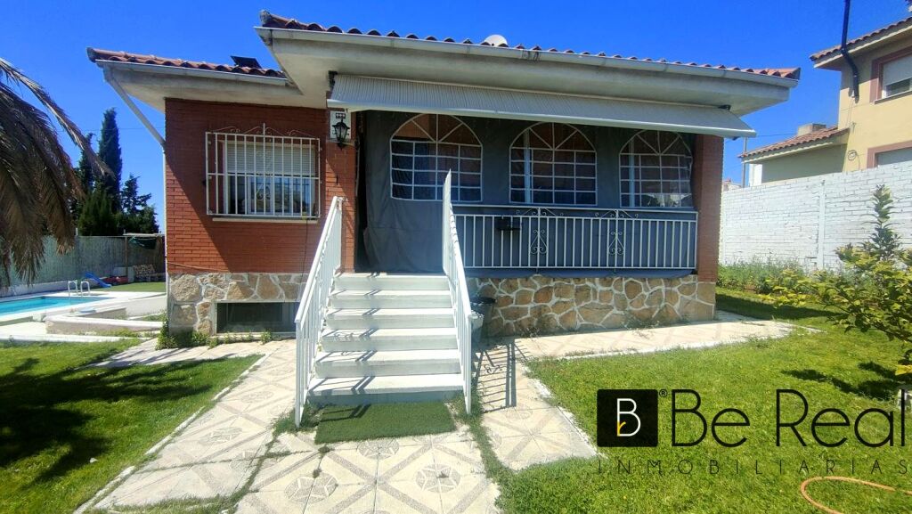 Foto chalet independiente con piscina en carranque zona centro (toledo)