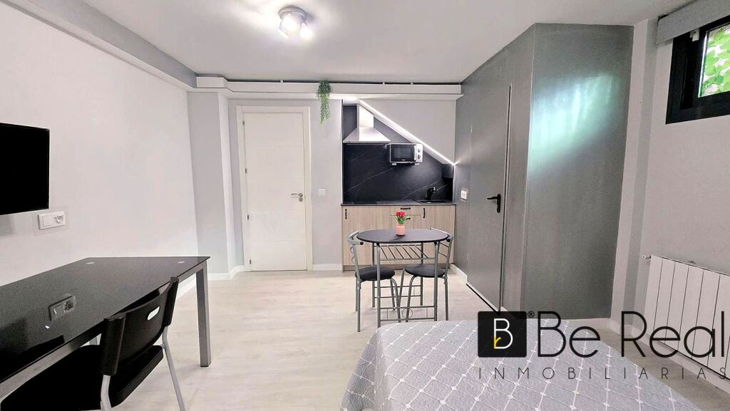 estudio a estrenar con acceso independiente para estudiantes en villanueva de la cañada (madrid). foto grande (2)