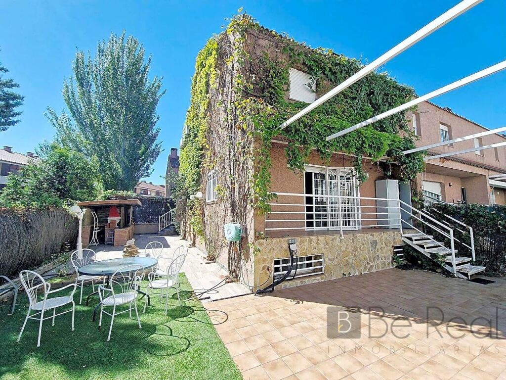 Foto estudiantes, alquiler de últimas habitaciones en villanueva de la cañada (madrid).