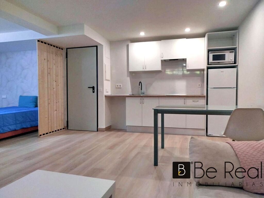 Foto ¡en alquiler!  semisótano moderno, con gastos incluidos y plaza de garaje en villanueva de la cañada (madrid).
